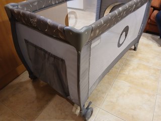Cuna de viaje plegable gris