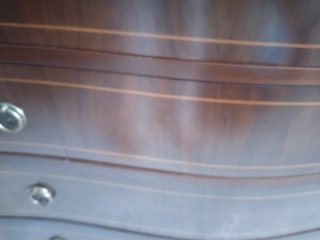 Cómoda de madera con cajones