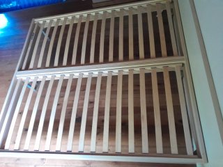 2 letti in legno Ikea a doghe 200x90