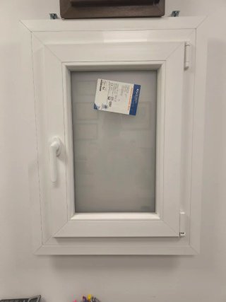 Ventana PVC Nueva Exposición 76x55 cm