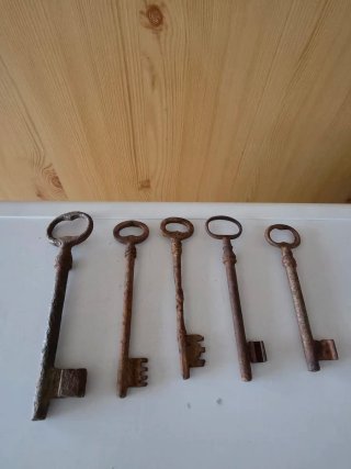 Lote 5 llaves antiguas de hierro