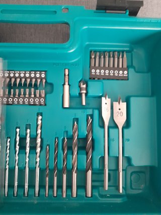 Taladro Atornillador MAKITA + kit   (MUY POCO USO)