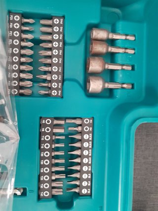 Taladro Atornillador MAKITA + kit   (MUY POCO USO)