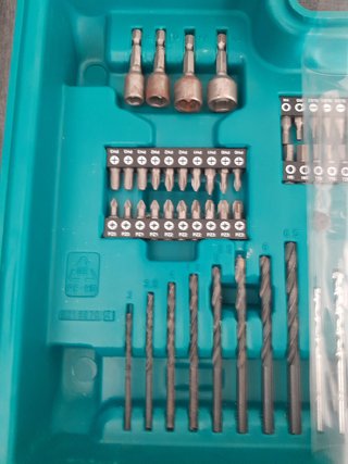 Taladro Atornillador MAKITA + kit   (MUY POCO USO)