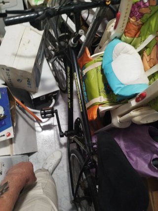 Bicicleta de montaña negra