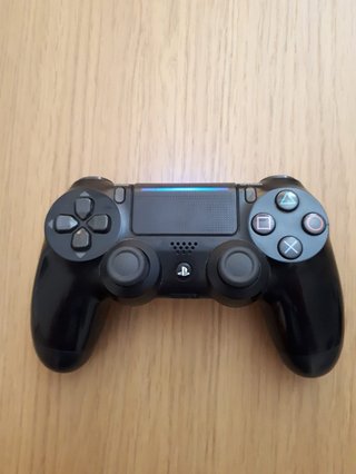 PS4 Slim 500GB + 2 controller - Non legge i dischi.