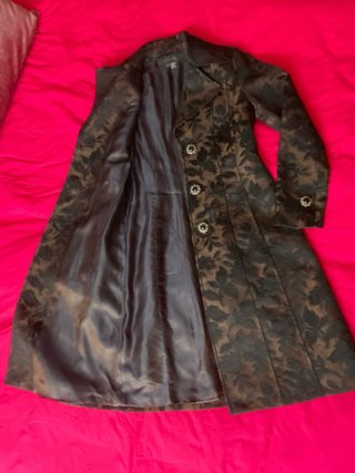 Abrigo Zara Woman floral negro y marron