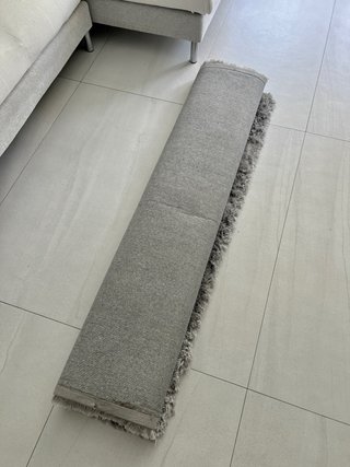 Alfombra pelo largo gris plata