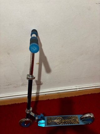 Patinete azul plegable
