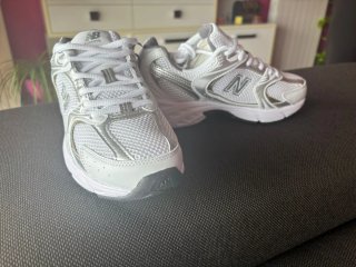 Zapatillas New Balance 530 Plata y Blanco