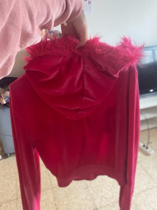 Chaqueta corta con pelo rosa y plateada