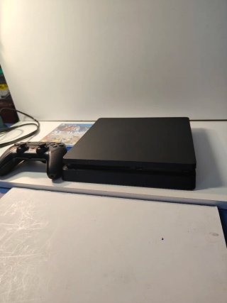 PlayStation 4 Slim 500GB + Gioco + Controller