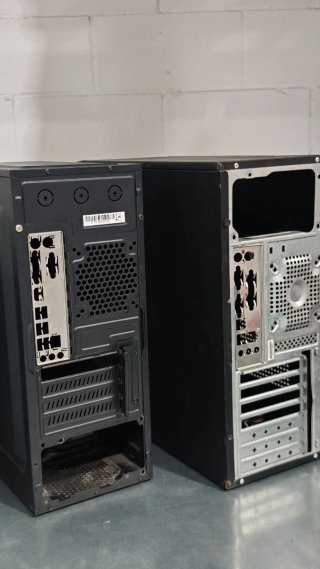 Lote 4 cajas/torres de PC para piezas o reutilizar