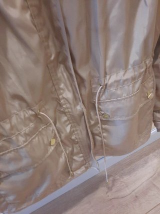 Chubasquero Esfera beige dorado