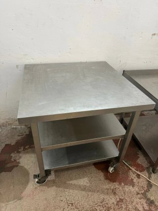 Mesa de acero inoxidable con ruedas