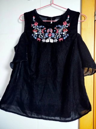 Blusa Primark bordada talla L