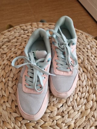 Zapatillas Mustang grises y rosas