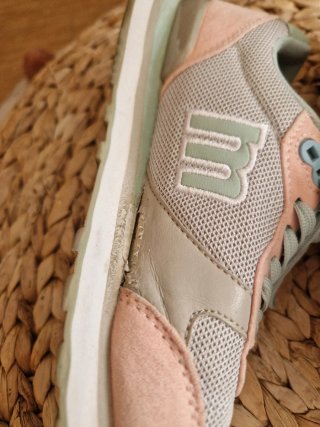 Zapatillas Mustang grises y rosas