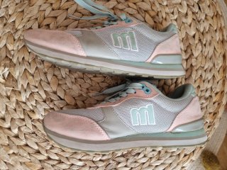 Zapatillas Mustang grises y rosas