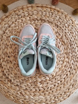 Zapatillas Mustang grises y rosas