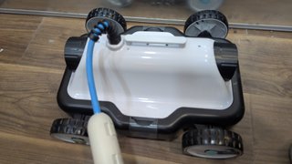 Robot eléctrico para piscina de fondo plano
