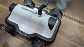 Robot eléctrico para piscina de fondo plano