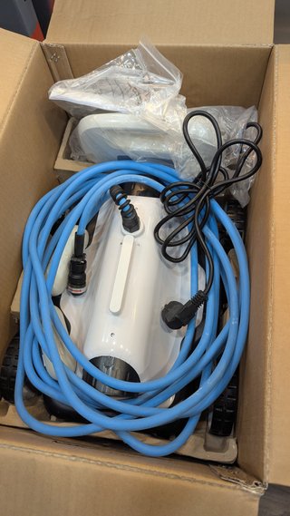 Robot eléctrico para piscina de fondo plano