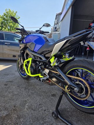 Yamaha MT09 Naked Azul y Negra