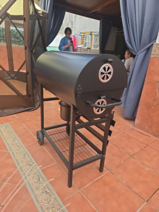 Barbacoa de carbón negra