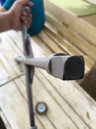 Llave de cruz para neumáticos