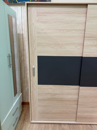 Armario puertas correderas madera y cristal