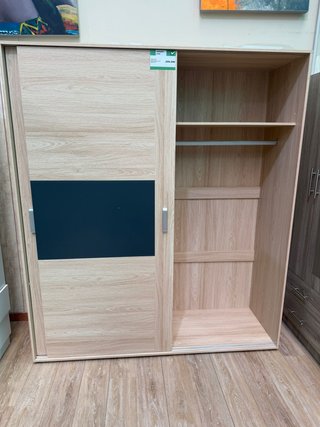 Armario puertas correderas madera y cristal