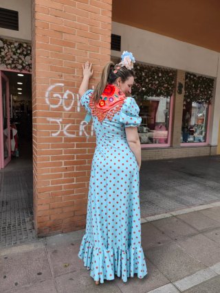 Bata flamenca azul con lunares coral