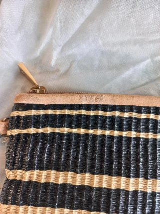 Bolso de mano rayas beige y negro
