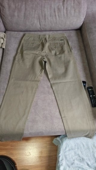 Pantalón beige hombre