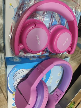 Cascos iClever azules y blancos