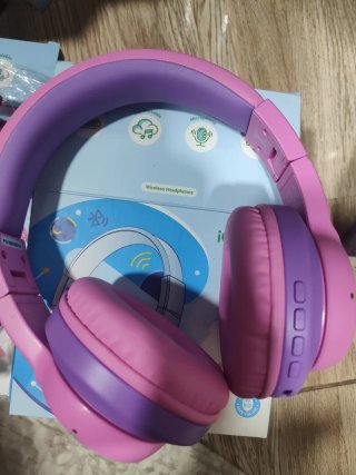 Cascos iClever azules y blancos