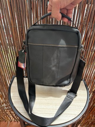 Bolso de piel negro
