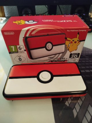 Nuovo Nintendo 2DS XL Poké Ball