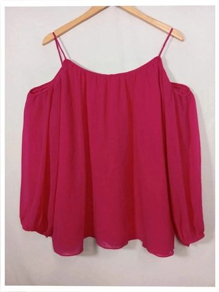 blusa rosa Calvin Klein con mangas talla L hombros descubiertos fairycore
