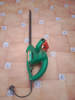 Corta setos eléctrico verde