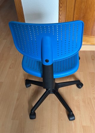 Silla infantil de escritorio azul