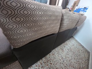 Sofá marrón extensible tela y piel, con porte.
