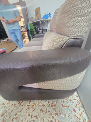 Sofá marrón extensible tela y piel, con porte.