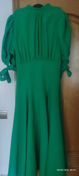 Vestido verde manga abullonada