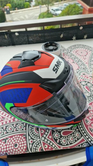 Casco de moto SMK nuevo