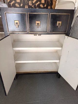 Mueble de entrada estilo japonés negro y dorado