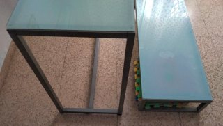 Mesa de cristal y metal