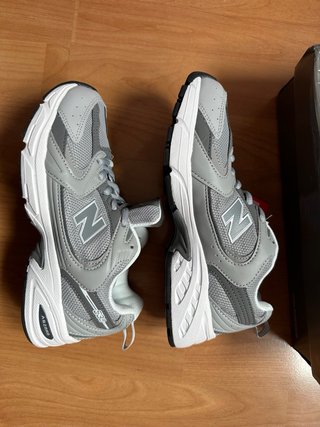 New Balance 530 Gris y Blanco