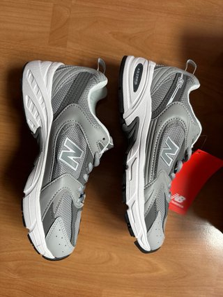 New Balance 530 Gris y Blanco